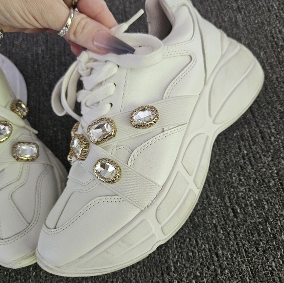 Steve Madden Shoes - ✨️STEVE MADDEN MARYANNA WHITE CHUNKY SNEAKERS SIZE 6✨️